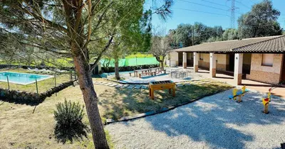 Piscina en o cerca de La Fortaleza-Rural House-Cervera de los Montes Toledo