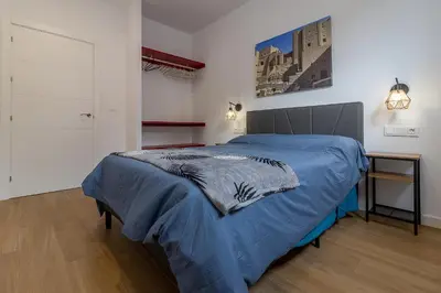 Cama o camas de una habitación en Ares II 15 min Roman Theatre, Crib & Pet Friendly