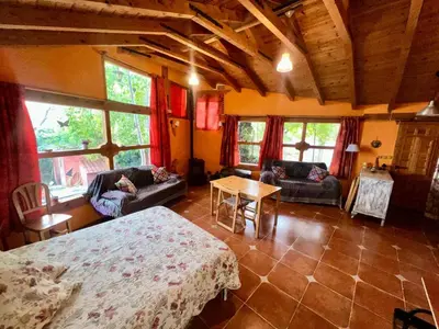 Cama o camas de una habitación en Relajante Cabaña Luminosa en la Naturaleza
