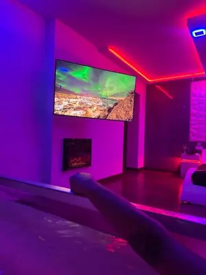 Una televisión o centro de entretenimiento en Cazalegas Sky Spa
