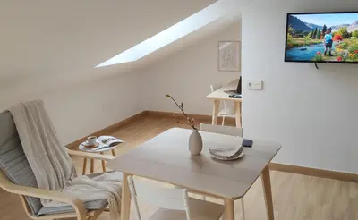 Una televisión o centro de entretenimiento en Cozy Studio in San Pablo Salamanca by beBalmy