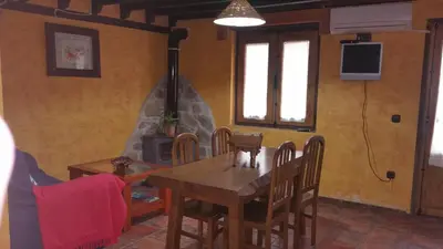 Una televisión o centro de entretenimiento en Apartamentos Anateresa