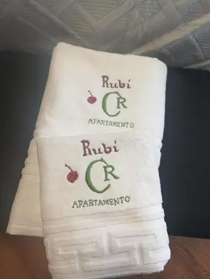 Certificado, premio, señal o documento que está expuesto en Apartamento rural Rubí