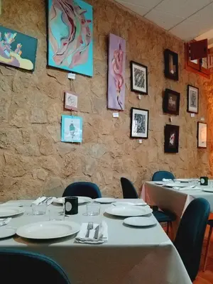 Un restaurante o sitio para comer en Casa Rural Parada Real CR-CC-00258