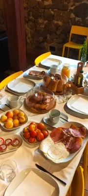 Comida en o cerca of this country house