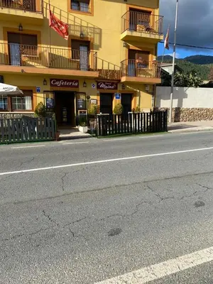 Edificio en el que se encuentra el hostal o pensión