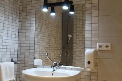 Un baño de Hostal Mainz