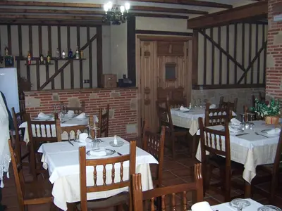 Un restaurante o sitio para comer en Hostal Restaurante El Final