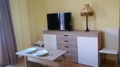 Una televisión o centro de entretenimiento en Apartamentos Turísticos La Garza
