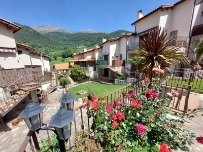Vista general de una montaña o vista desde the country house