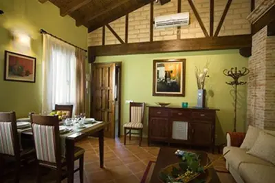 Zona de estar de Apartamentos Rurales Cumbres de Gredos
