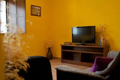 Una televisión o centro de entretenimiento en Apartamentos Rurales Sierra de Béjar