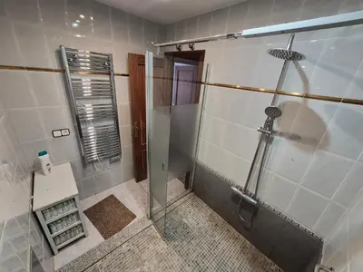 Un baño de Casa Turistica Termas aparcamiento y desayuno incluido