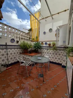 Un balcón o terraza de Casa Turistica Termas aparcamiento y desayuno incluido