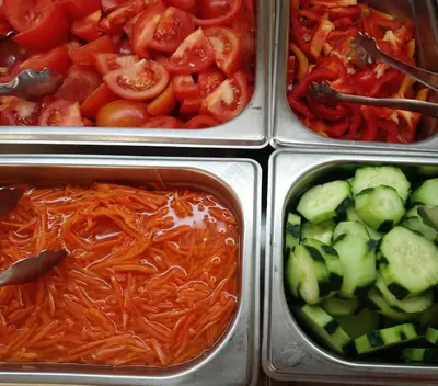 Comida en o cerca de este hotel