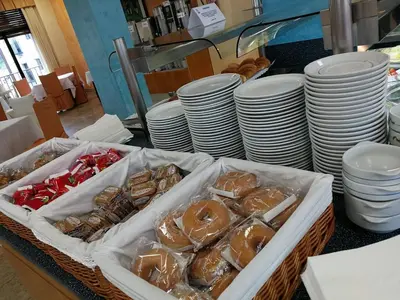Comida en o cerca de este hotel