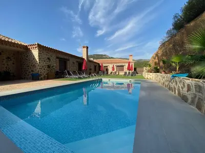 Piscina en o cerca de Hotel Rural La Cabrera
