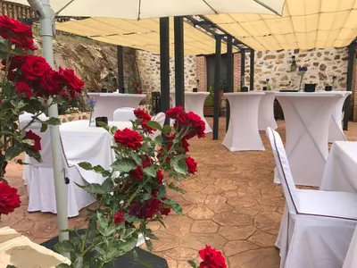 Un restaurante o sitio para comer en Hotel Rural La Cabrera