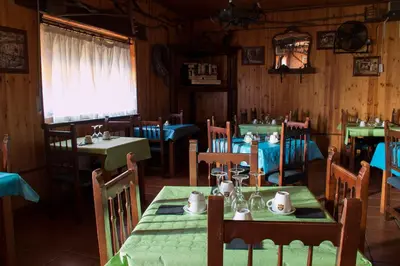 Un restaurante o sitio para comer en El Tirol