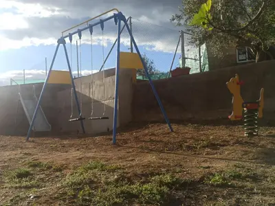 Zona de juegos infantil en Casa Rural Los Olivos