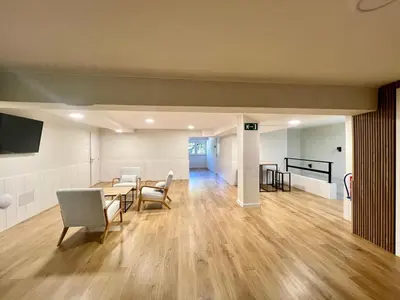 Una televisión o centro de entretenimiento en Hostal Mindanao