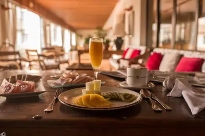 Comida en o cerca de este hotel