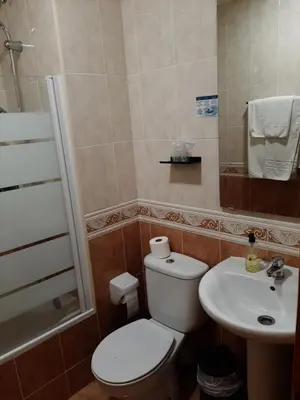 Un baño de Hostal Bellas