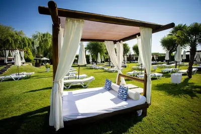 Jardín al aire libre en Hotel Conde Rodrigo II by eme hoteles