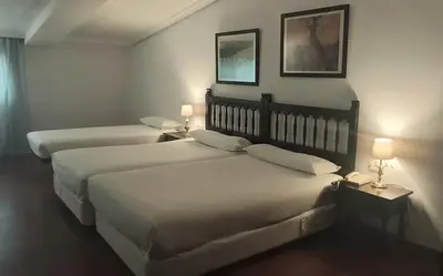 Cama o camas de una habitación en Hotel Conde Rodrigo II by eme hoteles