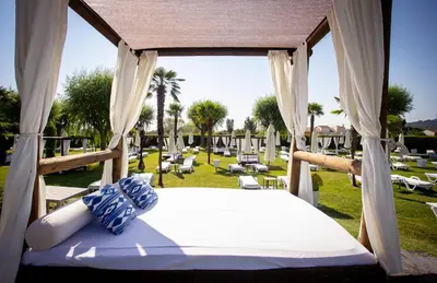 Jardín al aire libre en Hotel Conde Rodrigo II by eme hoteles