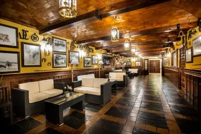 Zona de estar de Hotel Conde Rodrigo II by eme hoteles