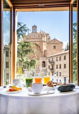 Comida en o cerca de este hotel