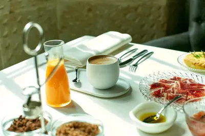Comida en o cerca de este hotel