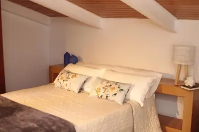 Cama o camas de una habitación en PINTORES ROOMS Apartamentos Turísticos