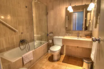 Un baño de Hotel Azar