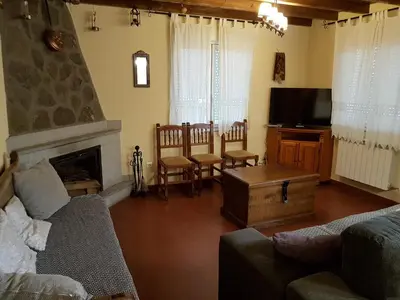 Una televisión o centro de entretenimiento en Casa Rural Las Chorreras