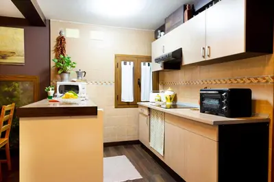 Una cocina o zona de cocina en El Rencuentro Casa Rural de Gredos