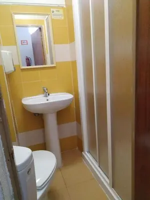 Un baño de Pension Carretero