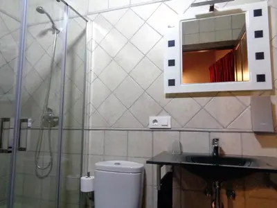 Un baño de La Majada de la Covatilla