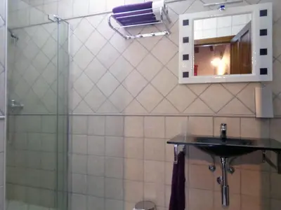Un baño de La Majada de la Covatilla