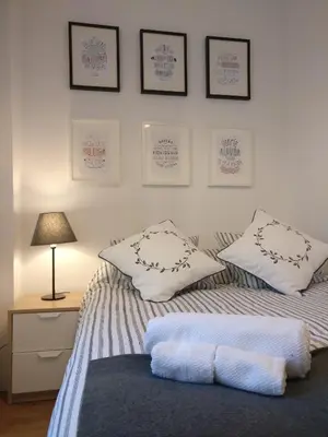Cama o camas de una habitación en Apartamento espacioso frente al Palacio de Congresos - AA
