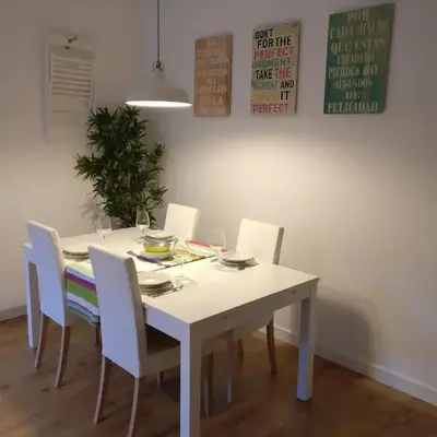 Apartamento espacioso frente al Palacio de Congresos - AA