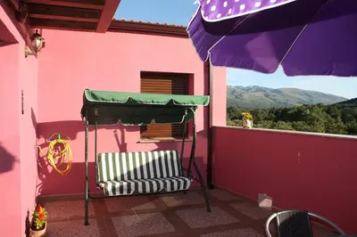 Vista general de una montaña o vista desde the country house