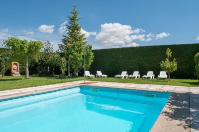 Piscina en o cerca de Casa Rural El Berrueco