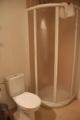 Un baño de Hostal Maury