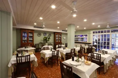 Un restaurante o sitio para comer en Hotel Varinia Serena - Balneario de Alange