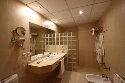 Un baño de Gran Hotel Aqualange - Balneario de Alange