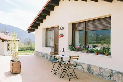 Vista general de una montaña o vista desde the country house