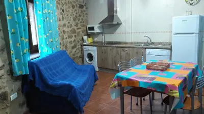 Una cocina o zona de cocina en Apartamentos Alejandra