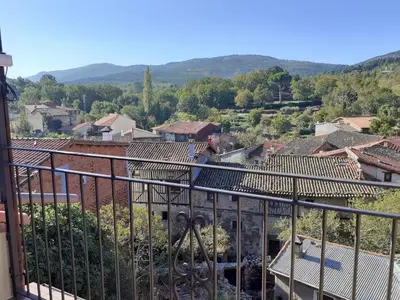 Vista general de una montaña o vista desde the country house